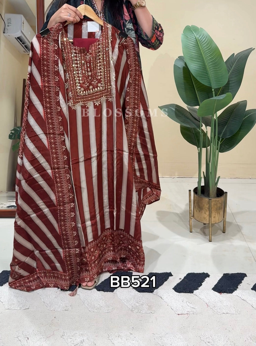 Semistiched-BB521