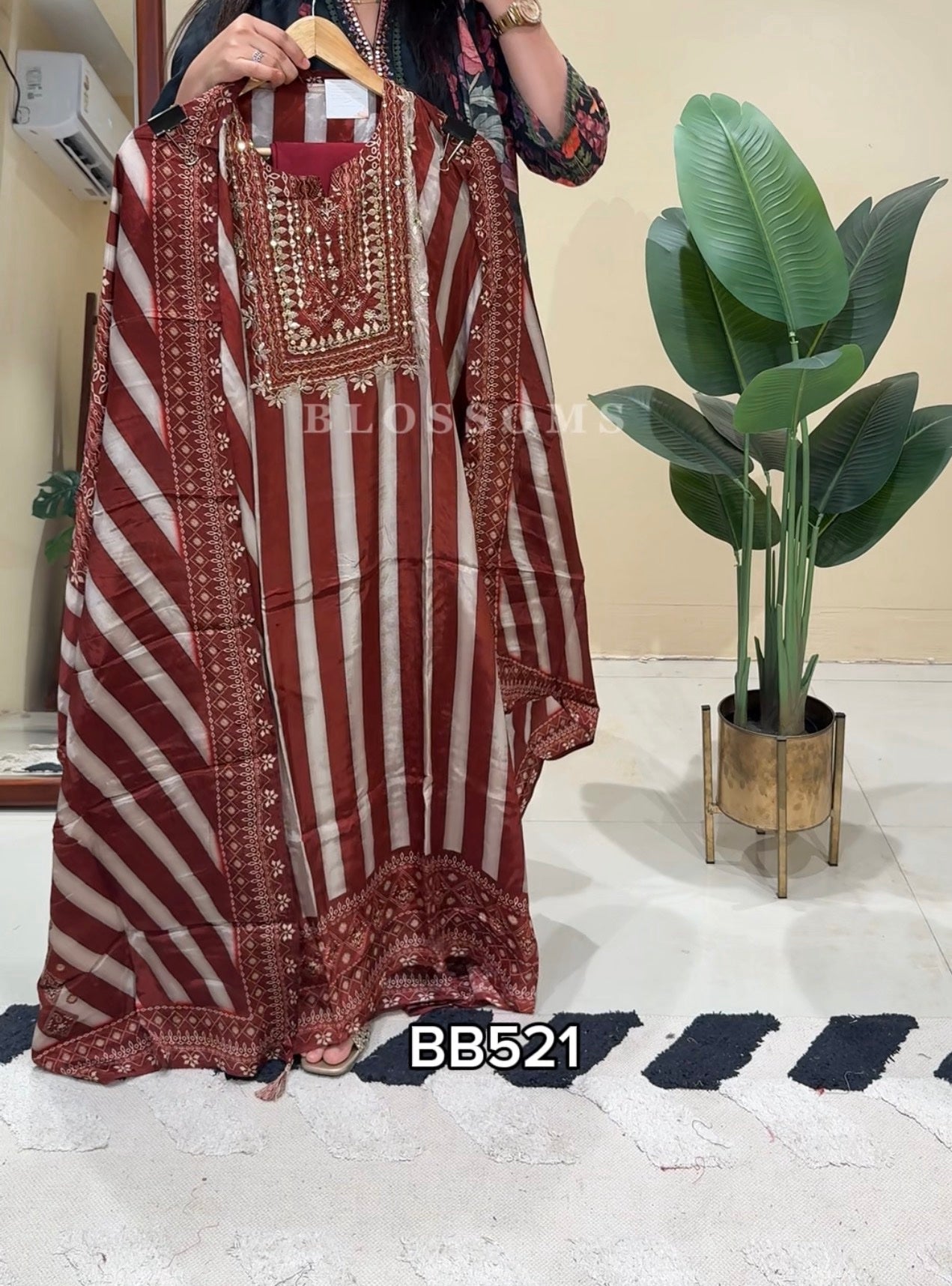 Semistiched-BB521